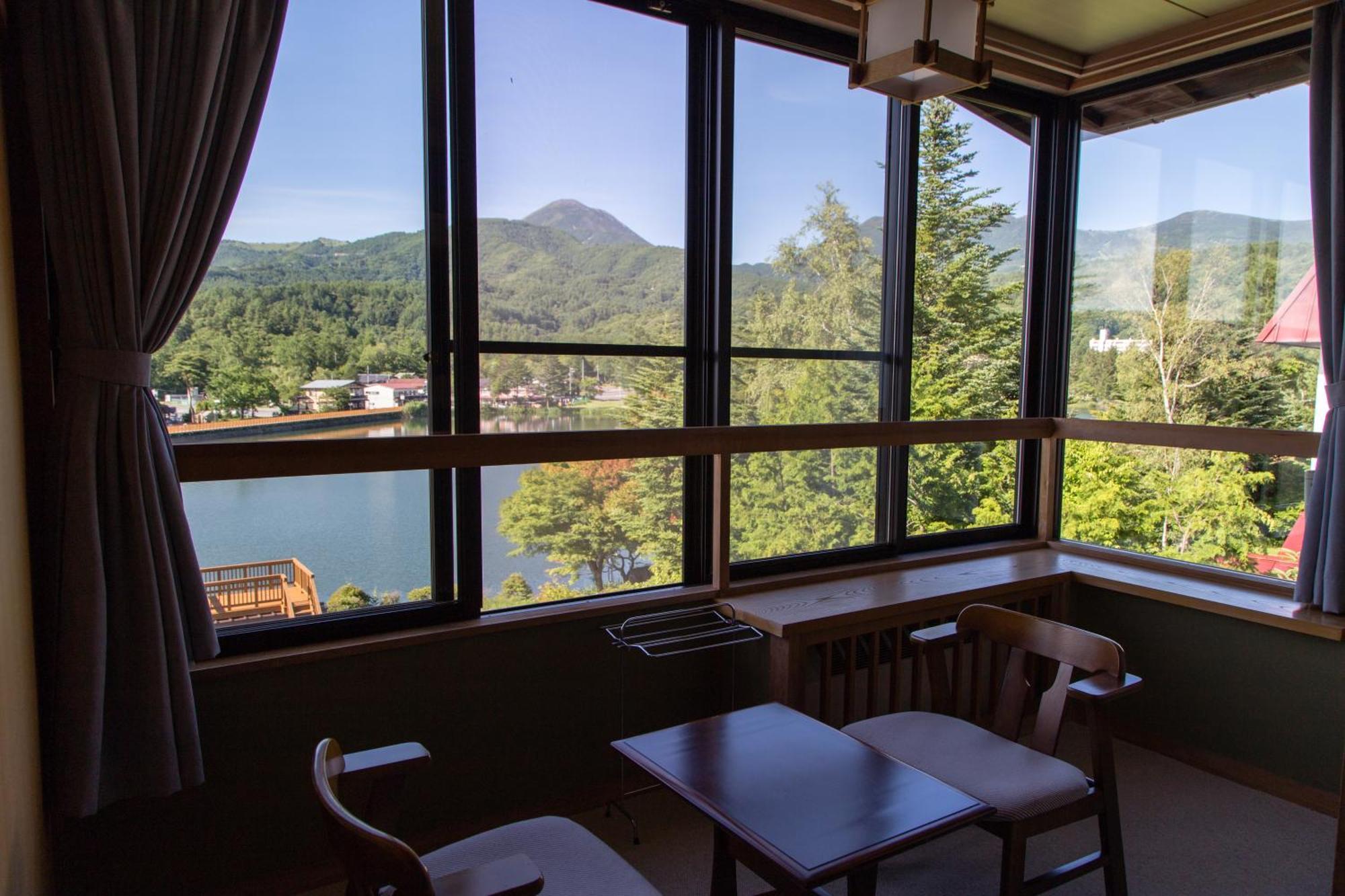 Hytter Lakeside Lodge Chino Exterior photo